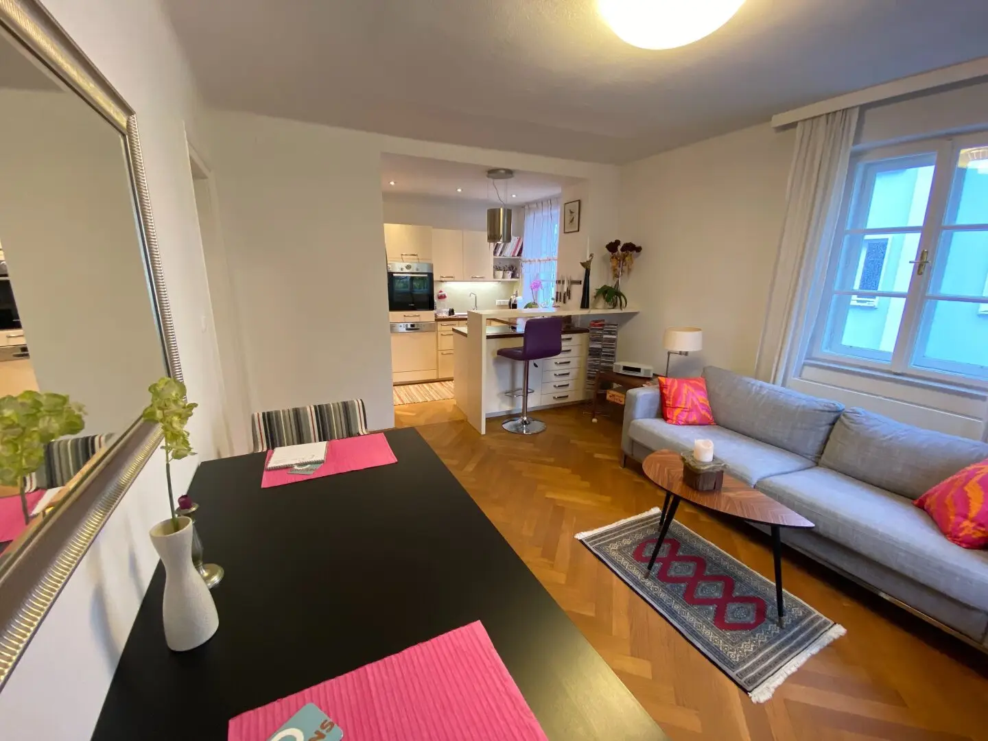 Part-furnished stylish city center apartment Your housing dream quickly fulfilled!