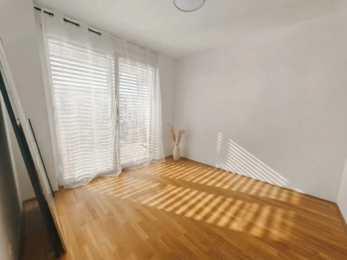 2 Zimmer + großer Balkon – Ihr neues Zuhause ab 1.12.