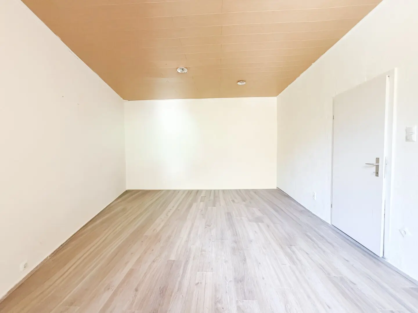 U6 JÄGERSTRASSE &amp; LEIPZIGERPLATZ: courtyard-side 2-room apartment