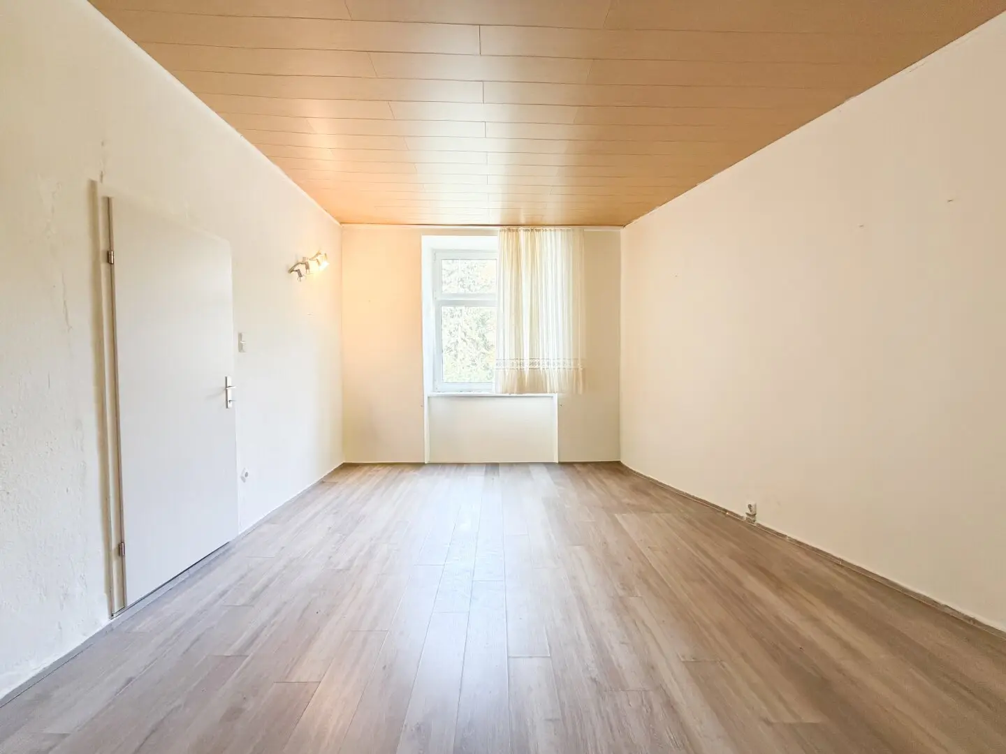 U6 JÄGERSTRASSE &amp; LEIPZIGERPLATZ: courtyard-side 2-room apartment
