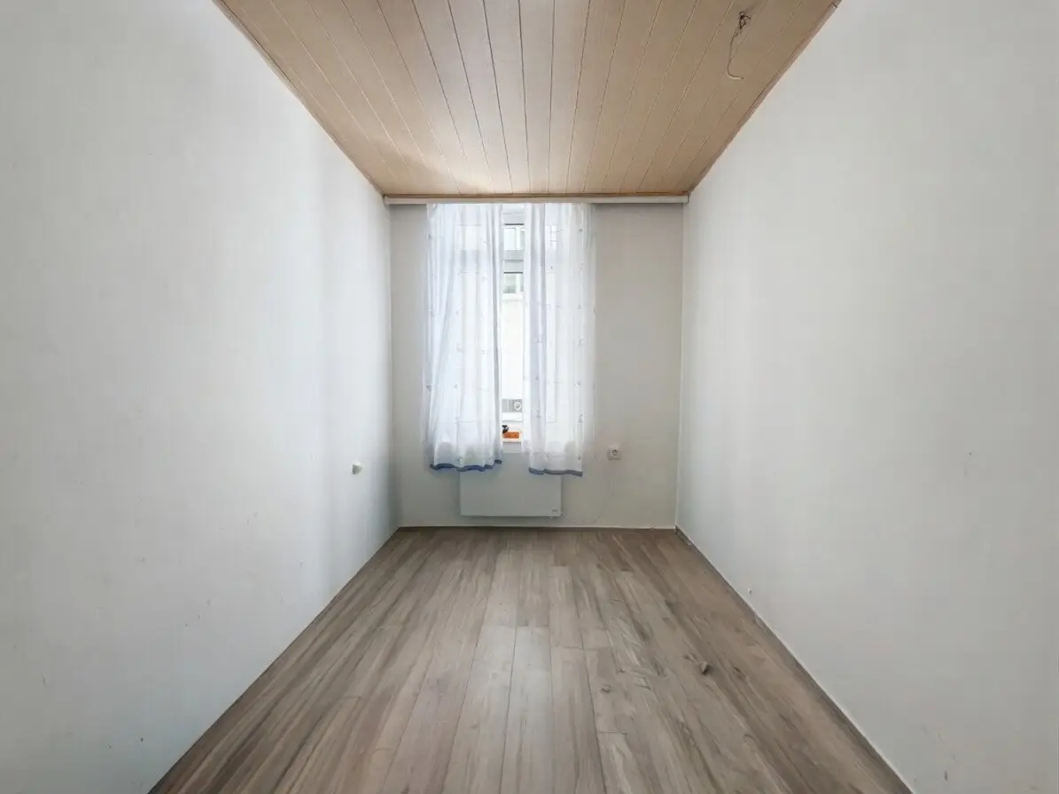 U6 JÄGERSTRASSE &amp; LEIPZIGERPLATZ: courtyard-side 2-room apartment