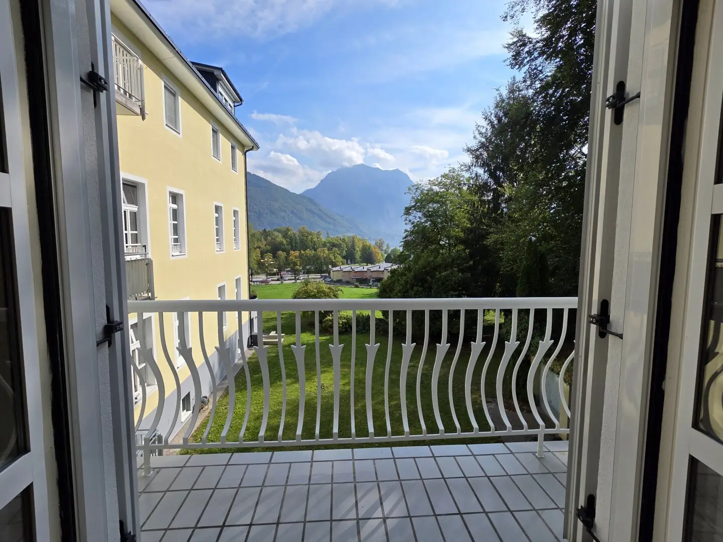 Wohnen mit Geschichte und Seeblick – einzigartige Mietwohnung in herrschaftlicher Villa
