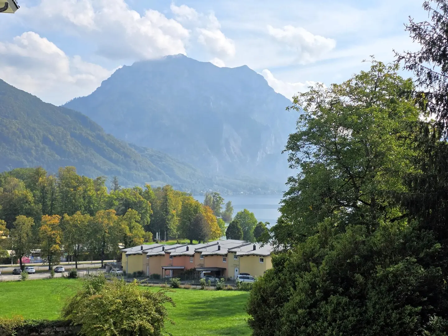 Wohnen mit Geschichte und Seeblick – einzigartige Mietwohnung in herrschaftlicher Villa