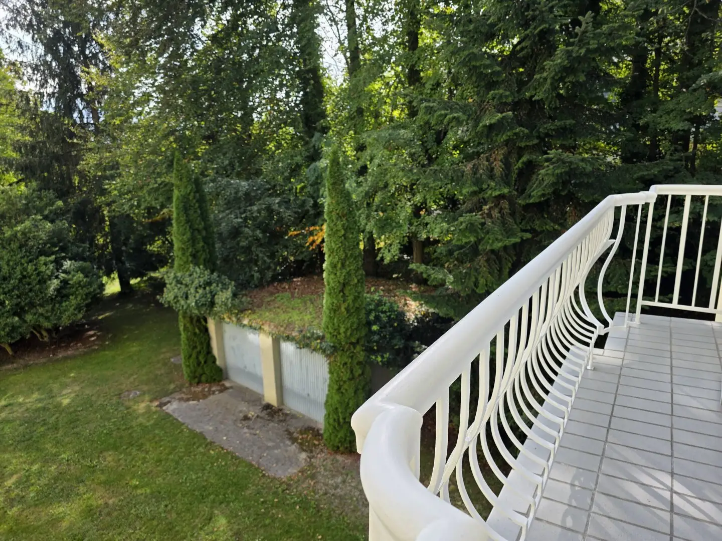 Wohnen mit Geschichte und Seeblick – einzigartige Mietwohnung in herrschaftlicher Villa