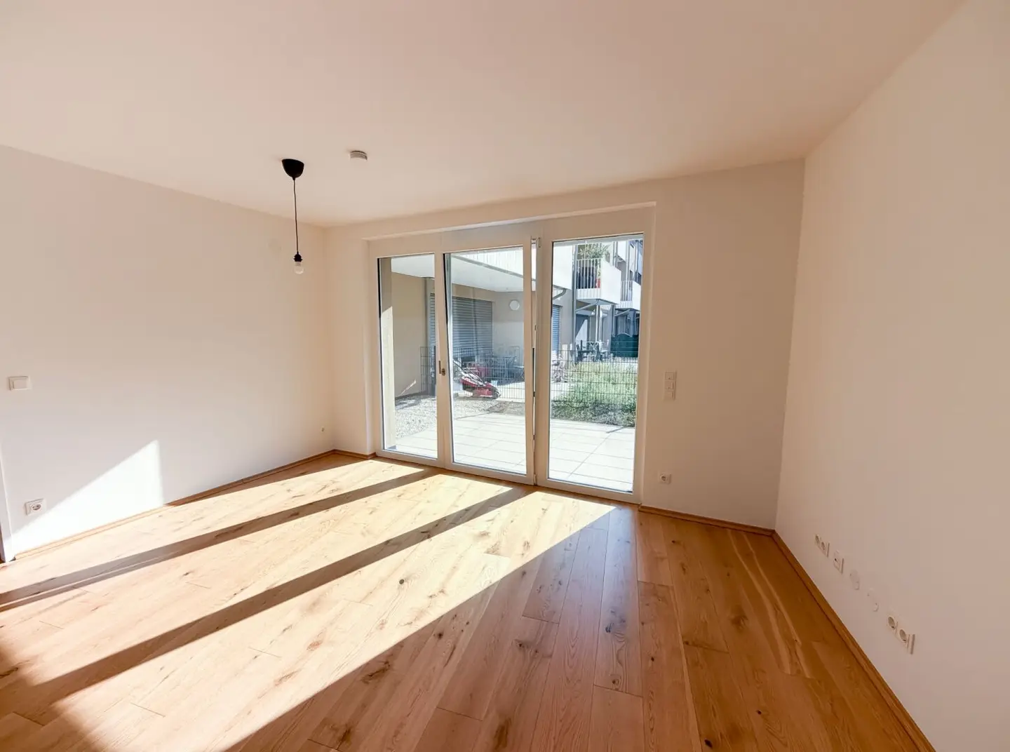 Am Bienenfeld! Moderne 2-Zimmer-Wohnung mit Terrasse und Garten in beliebter Lage zu vermieten!