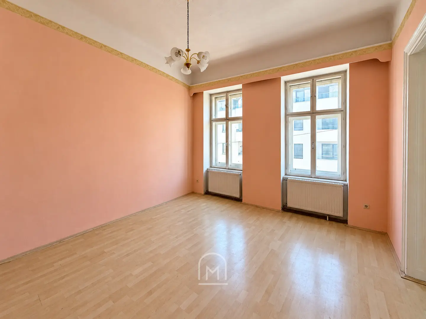 Sanierungsbedürftige Altbauwohnung in guter Anbindung