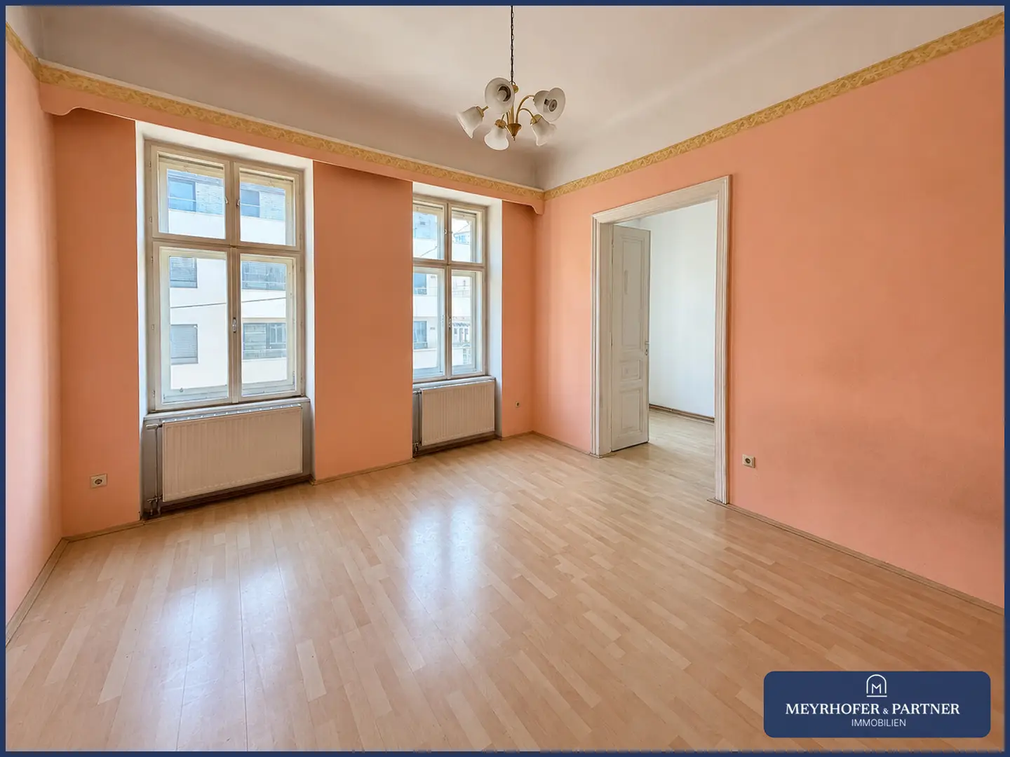 Sanierungsbedürftige Altbauwohnung in guter Anbindung
