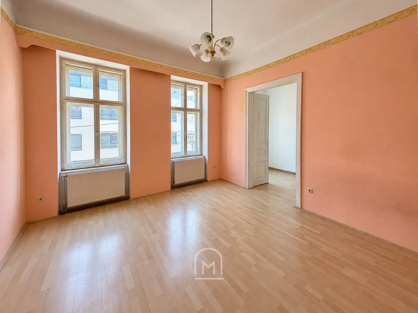 Sanierungsbedürftige Altbauwohnung in guter Anbindung