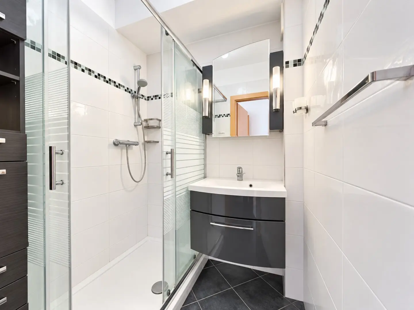CITY LIFE WITH GREEN VIEW | approx. 57.33 m² living space | 2 rooms | Elevator | Fitted kitchen | U6 &amp; S-Bahn