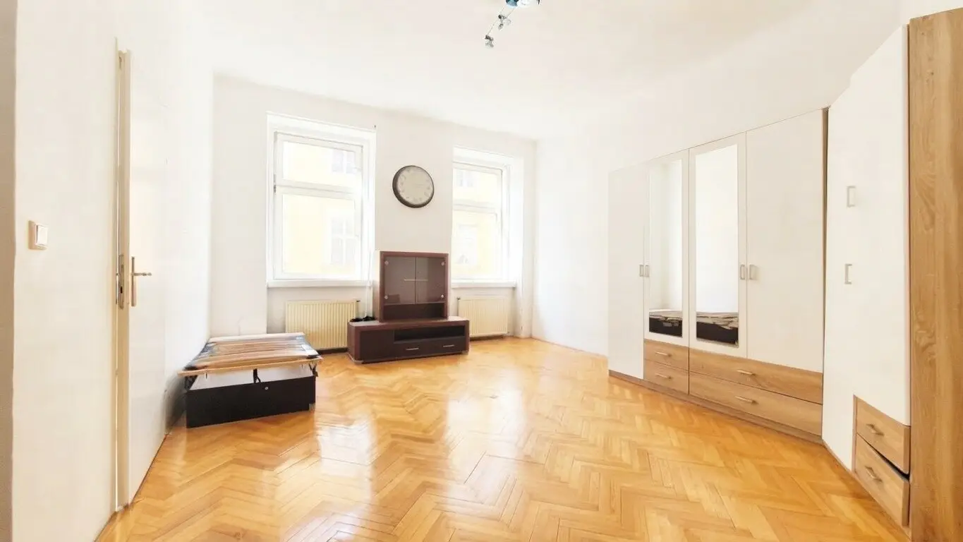 ++NEW++ HISTORIC GEM 2-room in need of renovation in KARMELITERVIERTEL prime location near subway and Danube Canal