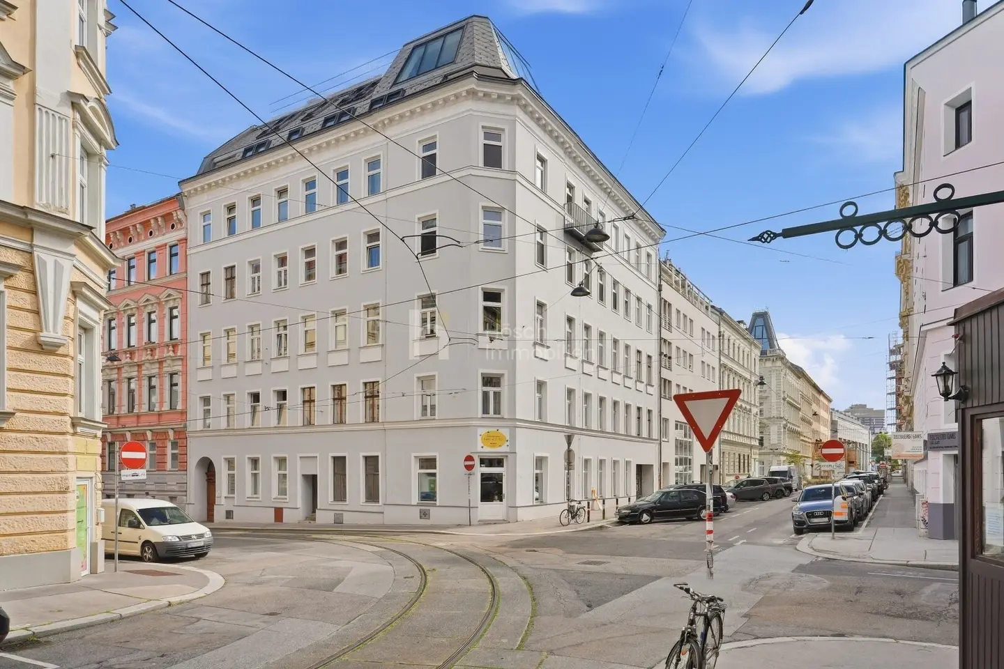 Währinger Corner House | Nine units with residential and commercial use as an investment package