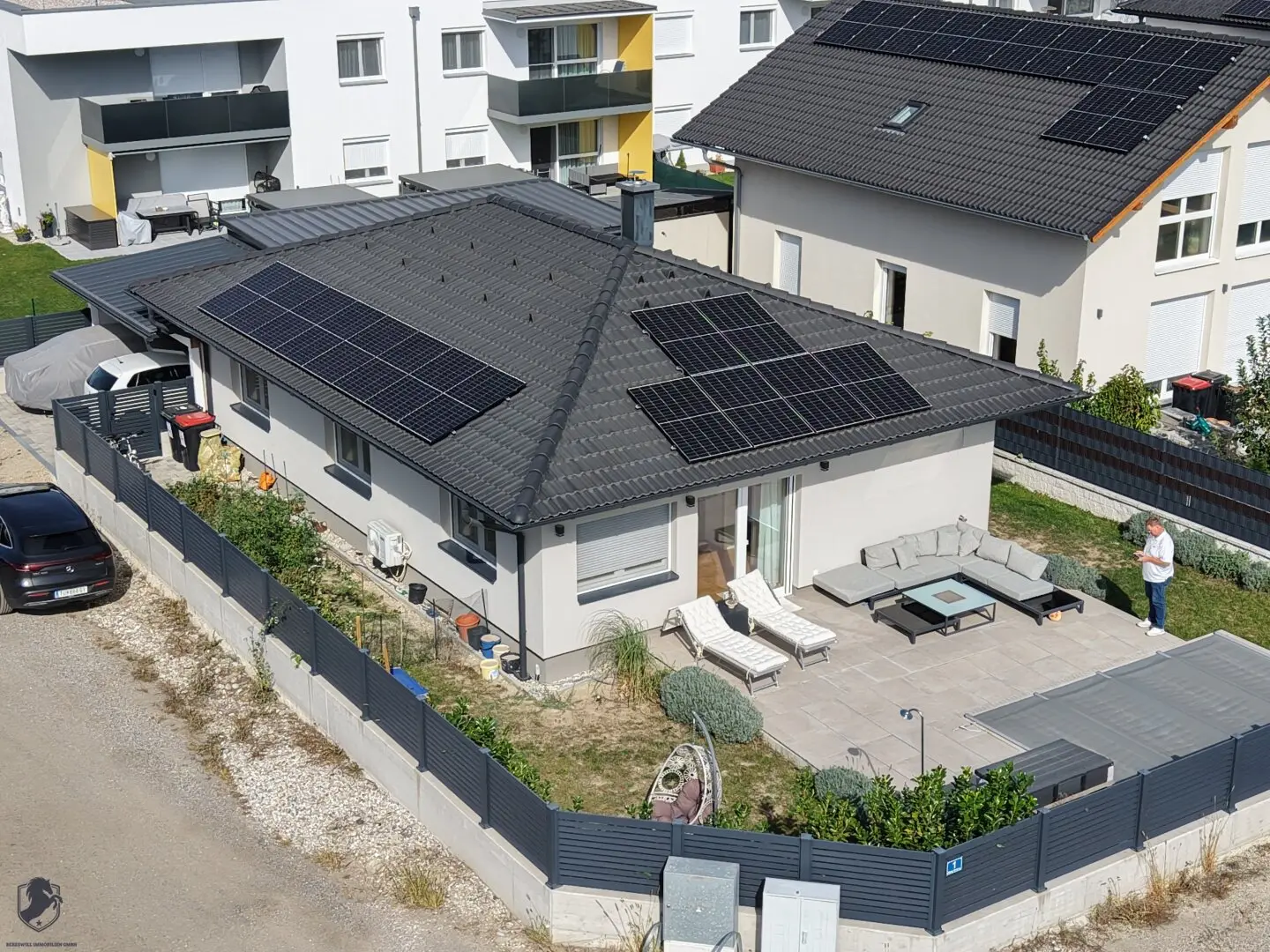 Modern single family house with pool, terrace and outbuilding in Absdorf