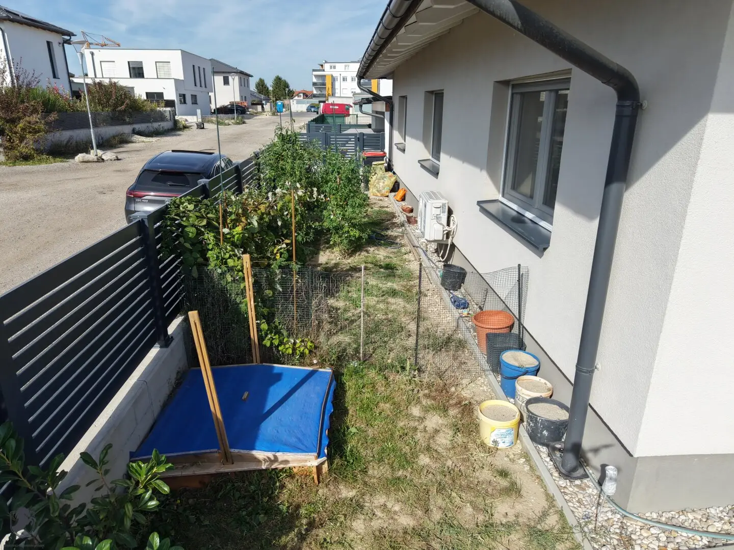 Modern single family house with pool, terrace and outbuilding in Absdorf