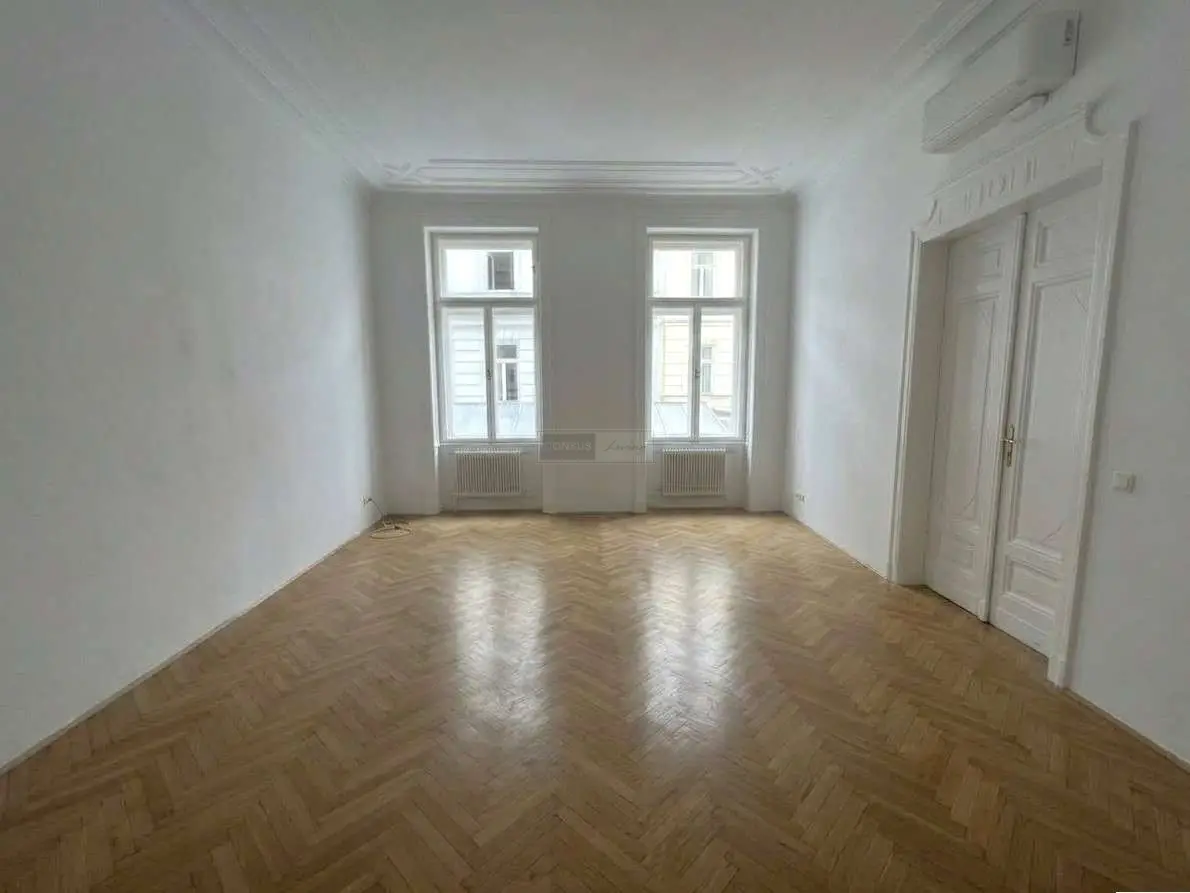 Hofseitig gelegene Altbauwohnung mit hoher Raumhöhe