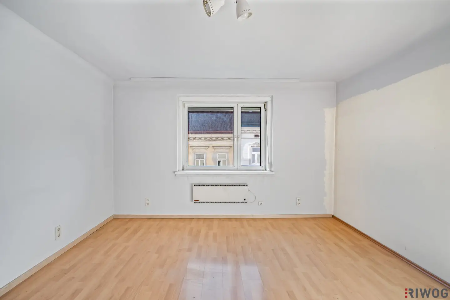 Near Hauptbahnhof I free rent according to information I quiet side street I open kitchen I between Favoritenstraße and Sonnwendgasse