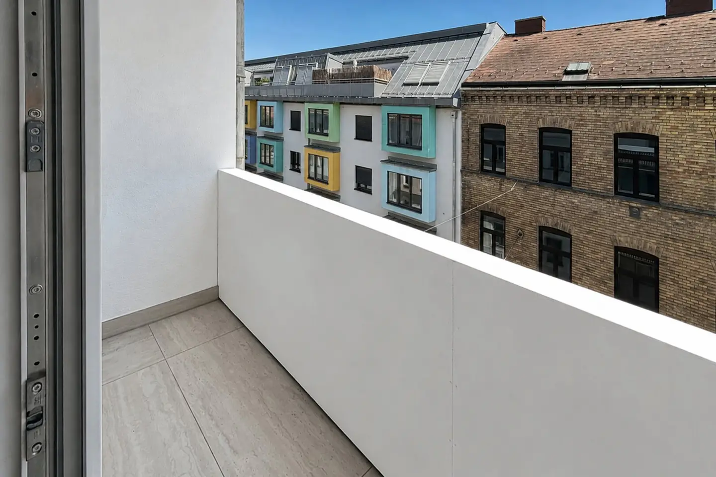 IMMEDIATELY AVAILABLE First occupancy after renovation, 2-room apartment with loggia and elevator
