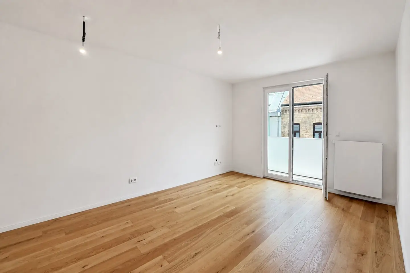 IMMEDIATELY AVAILABLE First occupancy after renovation, 2-room apartment with loggia and elevator