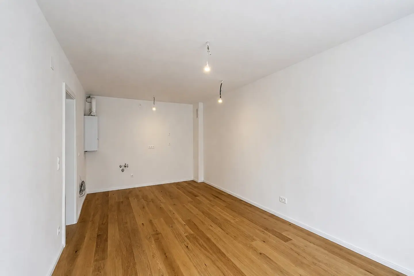 IMMEDIATELY AVAILABLE First occupancy after renovation, 2-room apartment with loggia and elevator