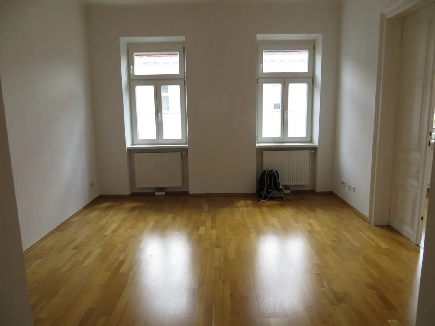 Altbauwohnung near Türkenschanzpark with elevator