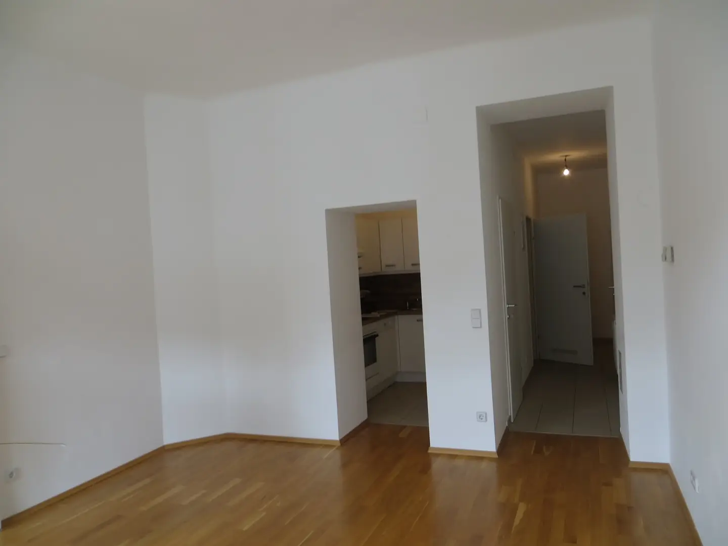 Altbauwohnung near Türkenschanzpark with elevator