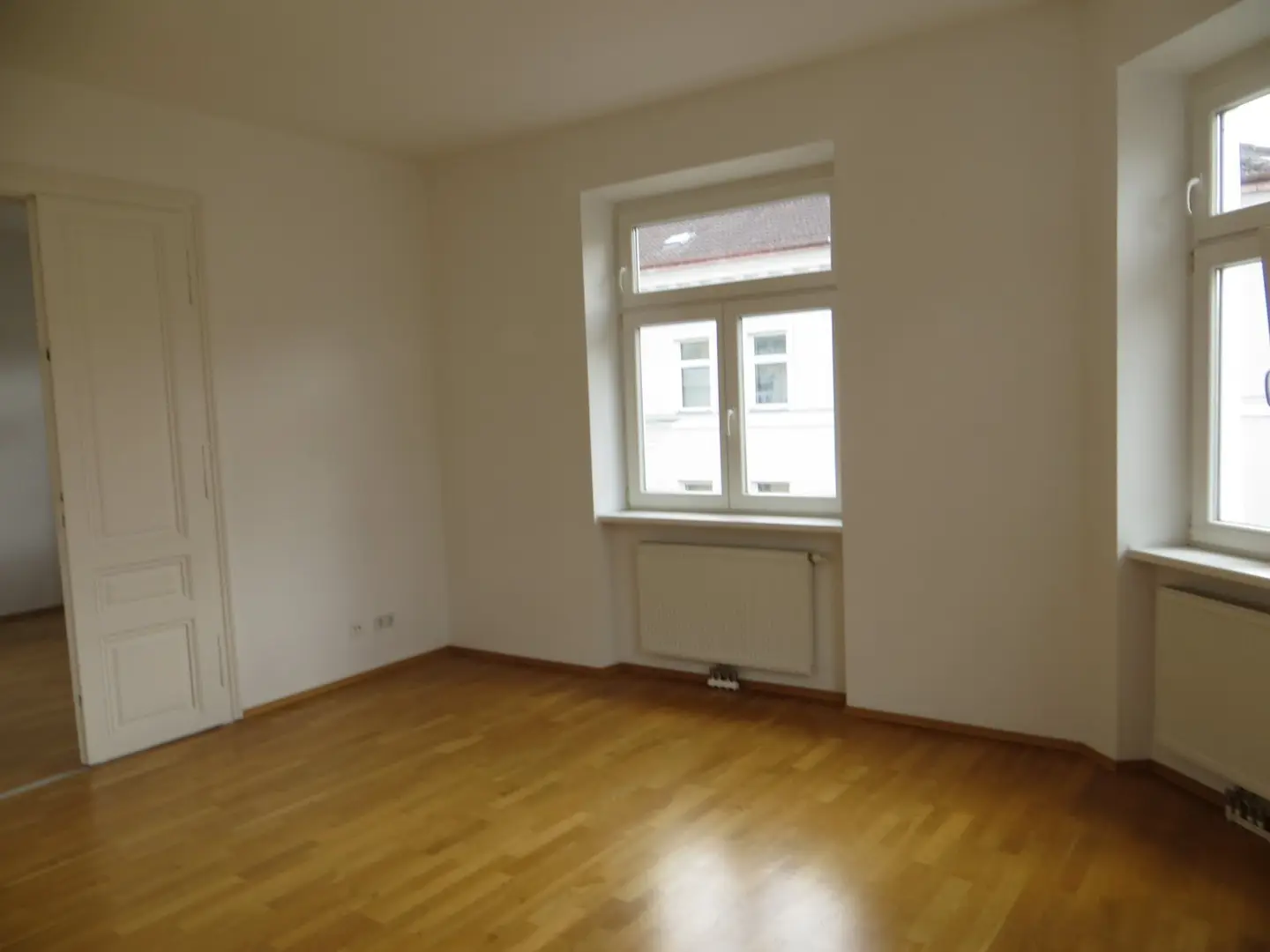 Altbauwohnung near Türkenschanzpark with elevator