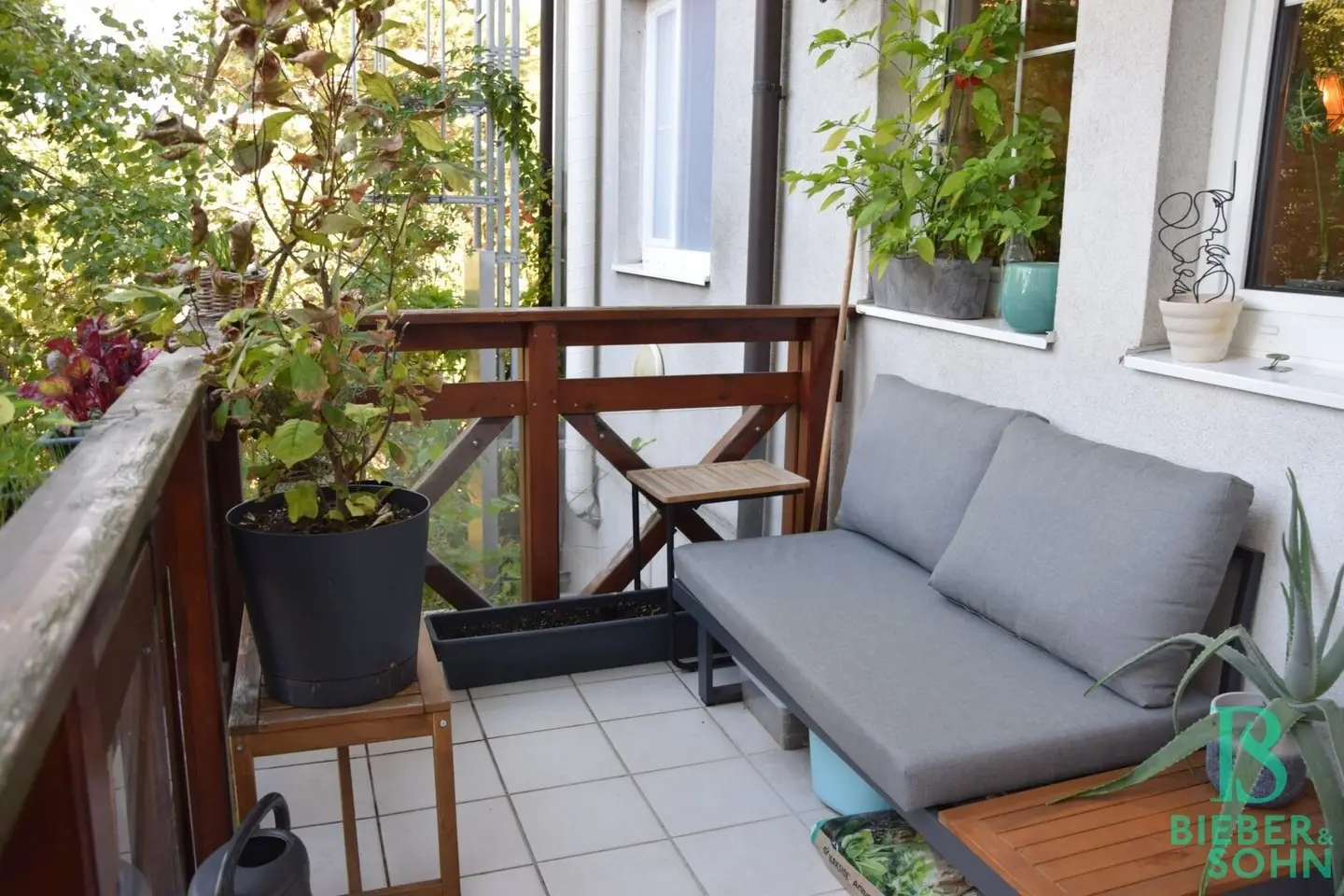 At Hyrtlpark - Perfectly laid out, charming apartment with balcony - View of greenery - quiet location