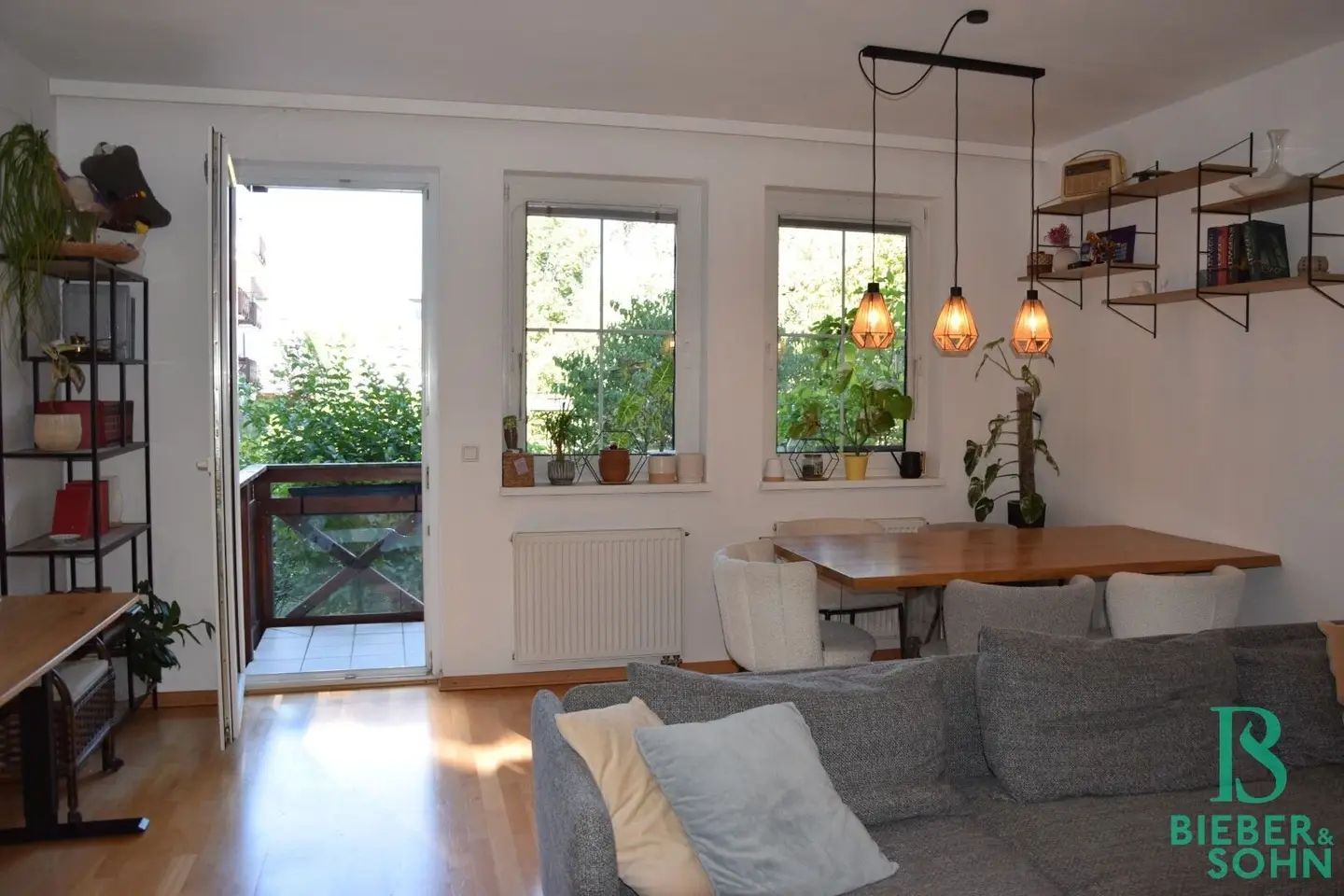 At Hyrtlpark - Perfectly laid out, charming apartment with balcony - View of greenery - quiet location