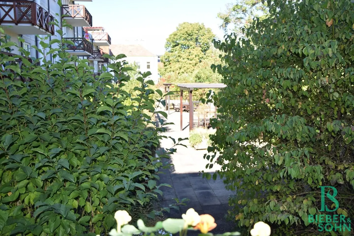 At Hyrtlpark - Perfectly laid out, charming apartment with balcony - View of greenery - quiet location