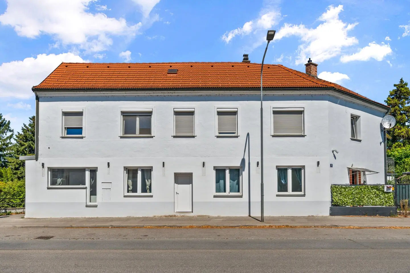 Completely renovated apartment operation with 8 apartments centrally in Gerasdorf