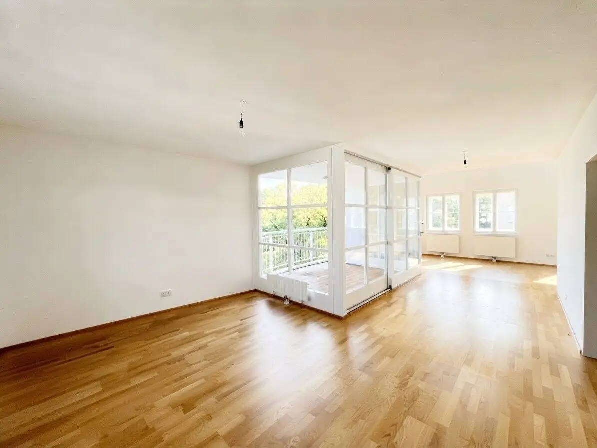 Open-ended: Air-conditioned attic apartment with loggias in Embassy District