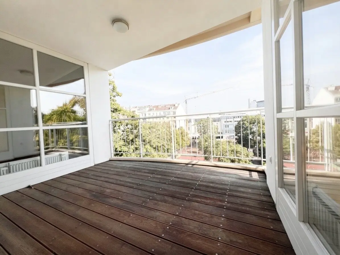 Open-ended: Air-conditioned attic apartment with loggias in Embassy District