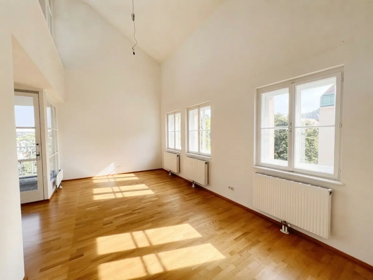 Open-ended: Air-conditioned attic apartment with loggias in Embassy District