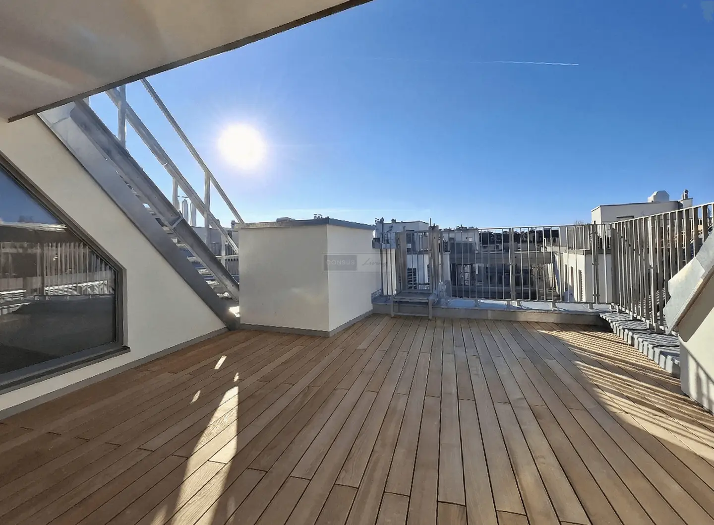 Gallery top floor apartment with two terraces near Rochusmarkt
