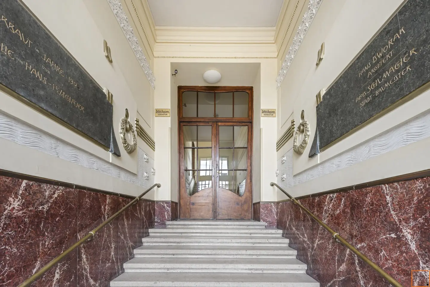 Old building apartment with great room layout in quiet courtyard location near Wien Mitte and the Music University