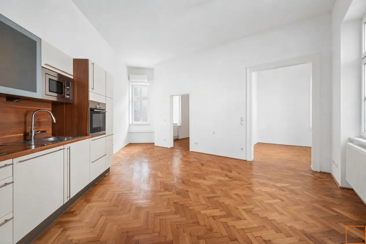 Old building apartment with great room layout in quiet courtyard location near Wien Mitte and the Music University