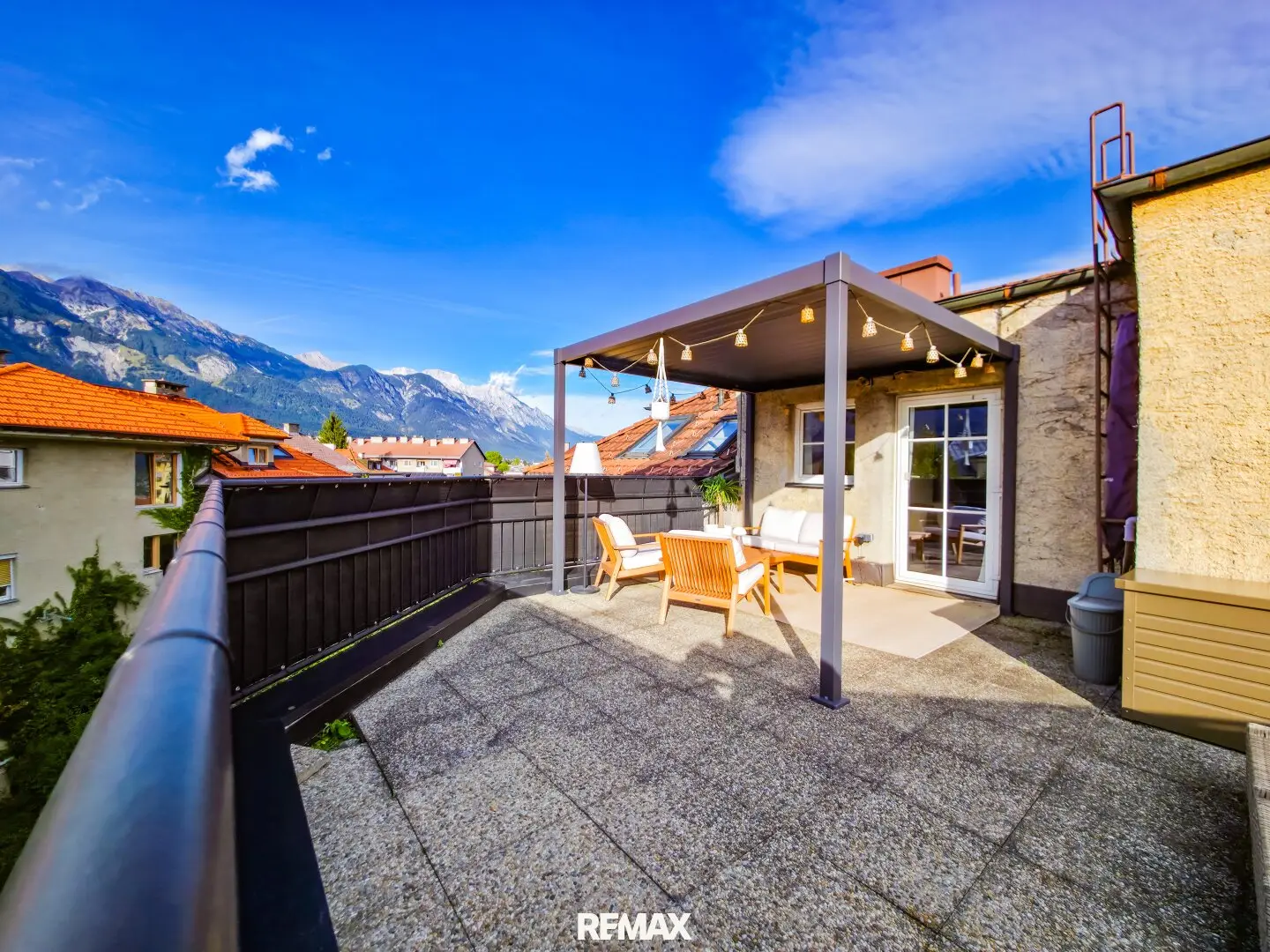 Exclusive attic apartment in Pradl – Perfect for small families, couples &amp; singles who want to combine old building charm with state-of-the-art equipment