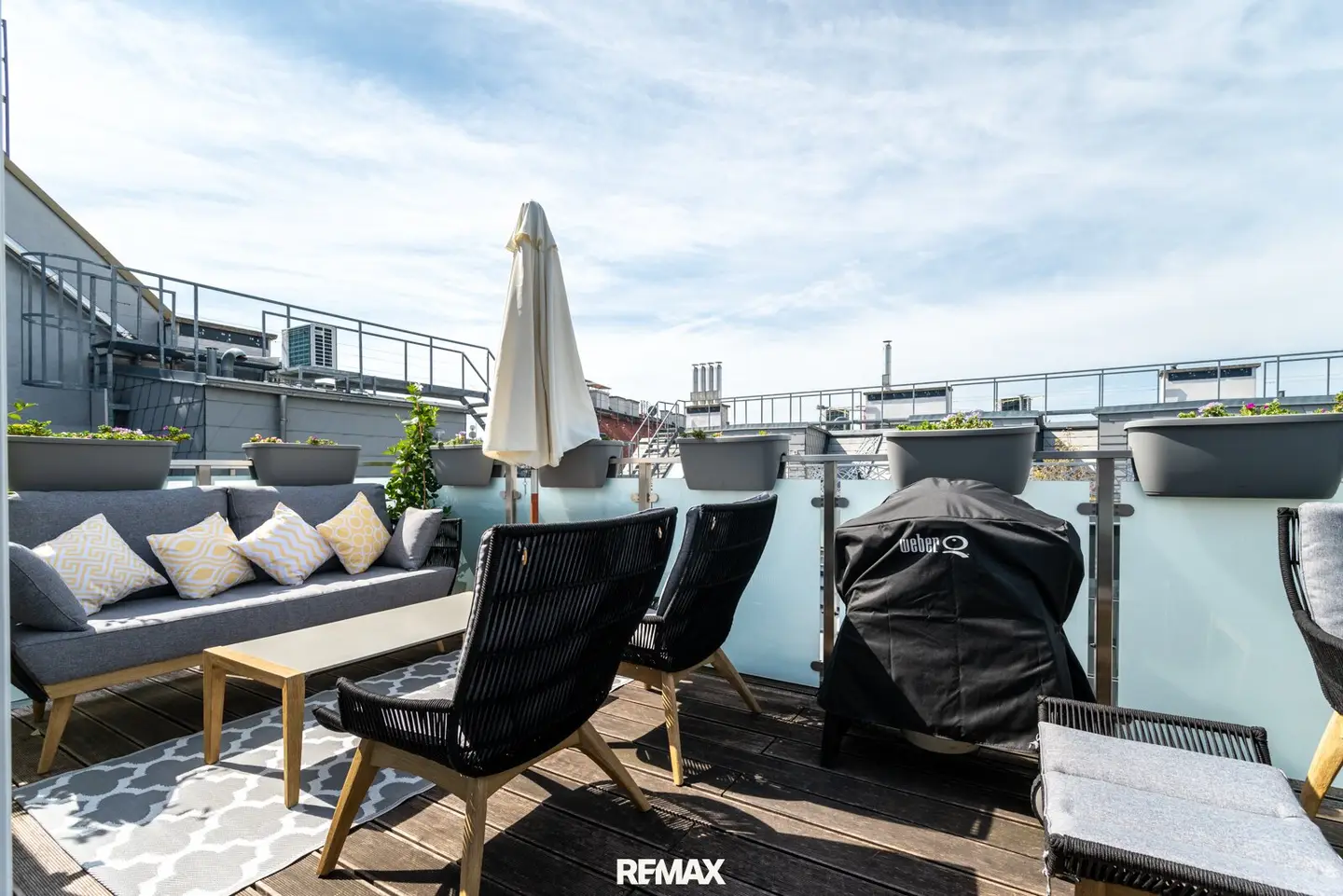 Pure Rooftop Glamour!
