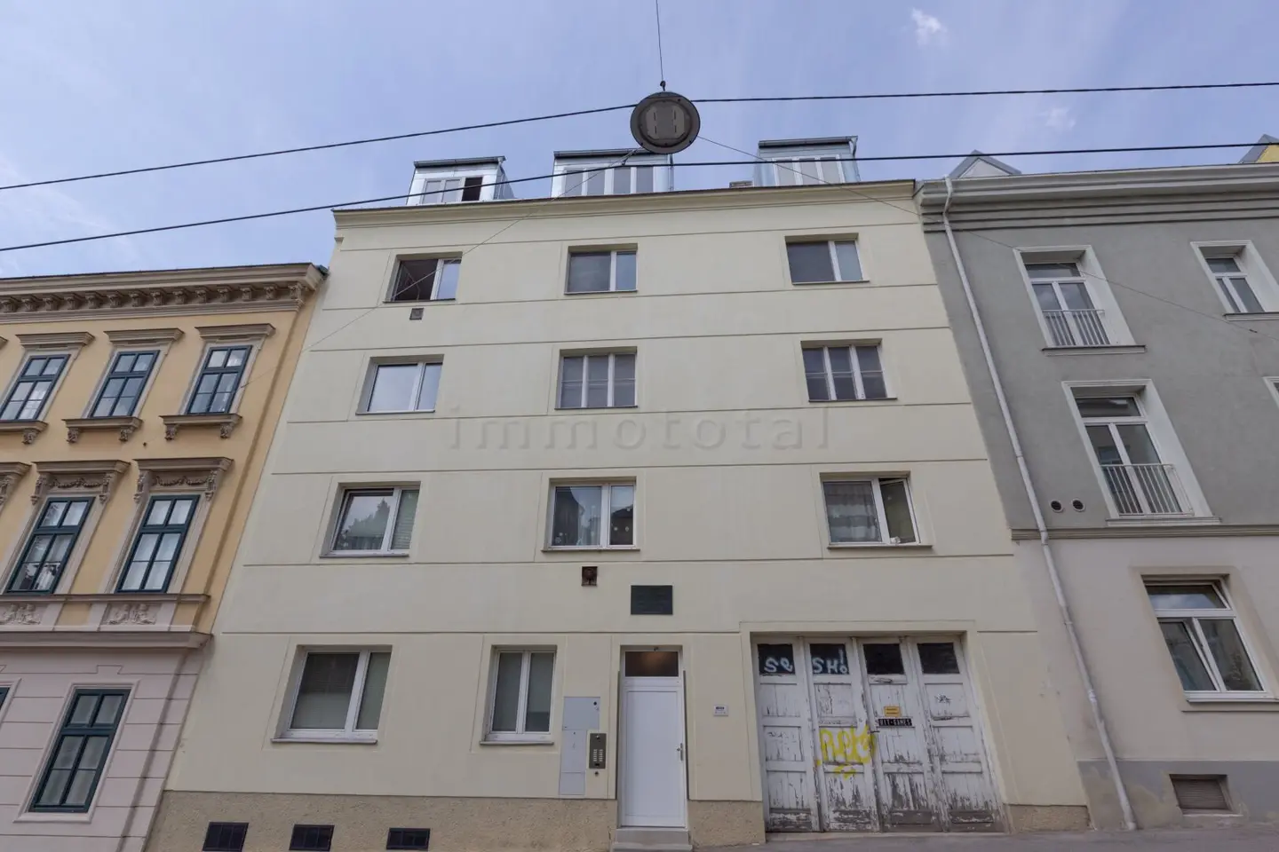 Ameisgasse - 3-room apartment in need of renovation with view of greenery
