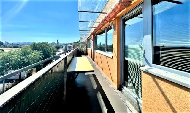 KOFFER PACKEN - EINZIEHEN, klimatisiertes 112 m2 Dachgeschoss mit 19 m2 Freifläche, Wohn-Esszimmer, 2 Zimmer, Donaufelder Straße
