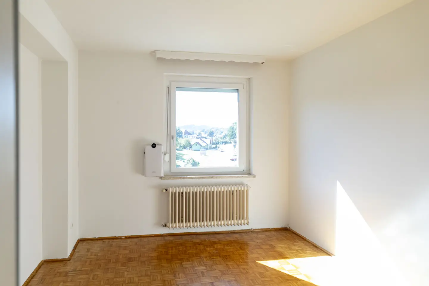 Gut geschnittene Wohnung mit Loggia und Blick ins Grüne