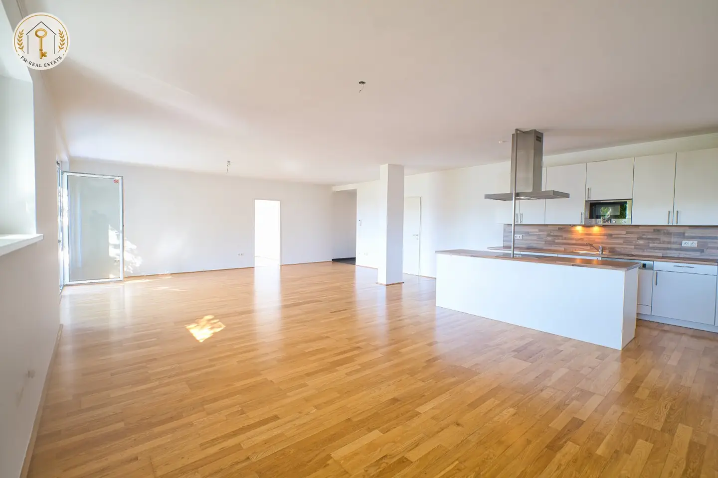 Family-friendly living: 4 rooms, large southwest terrace and garden