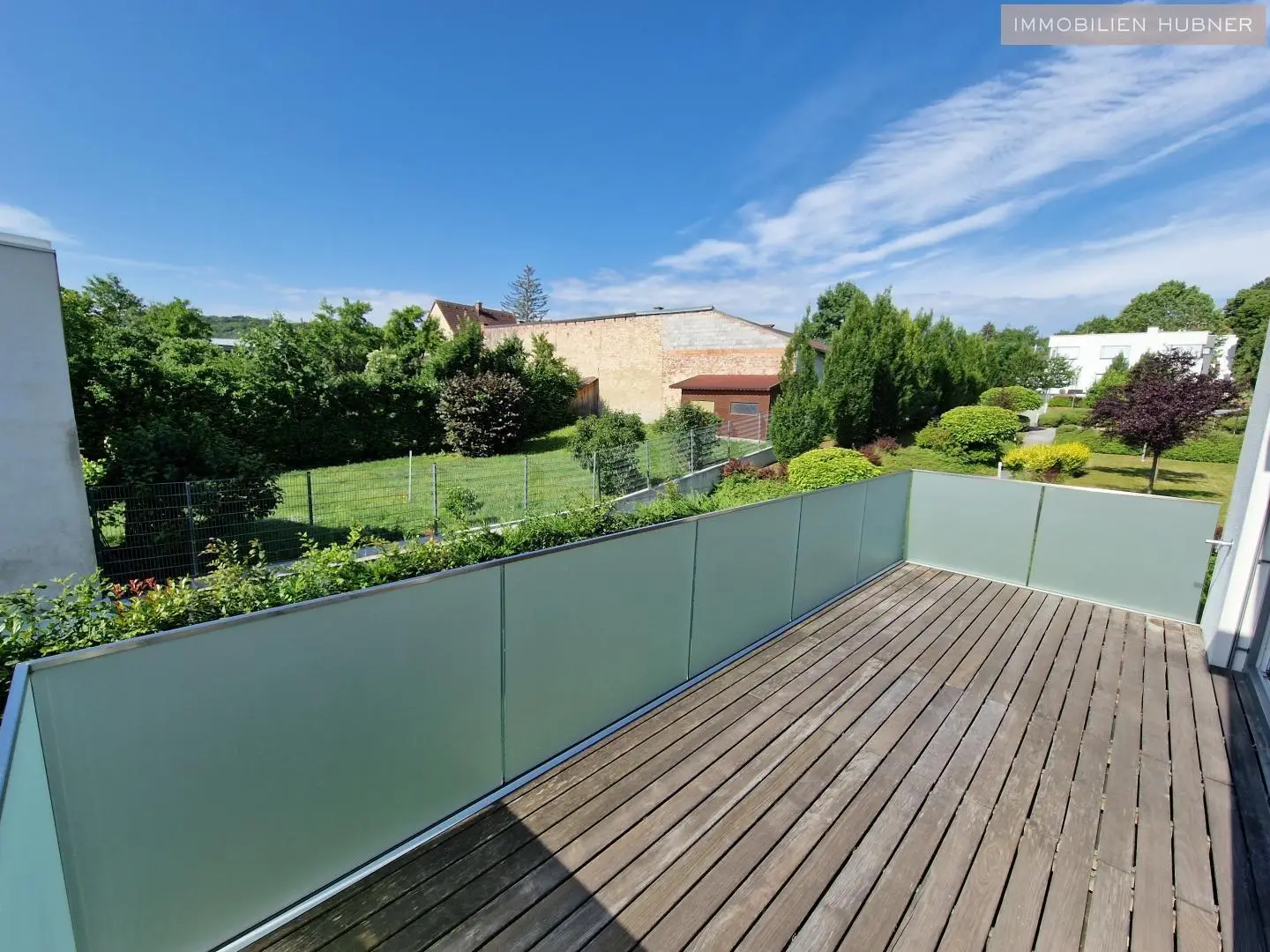 Bright apartment with large balcony and park view