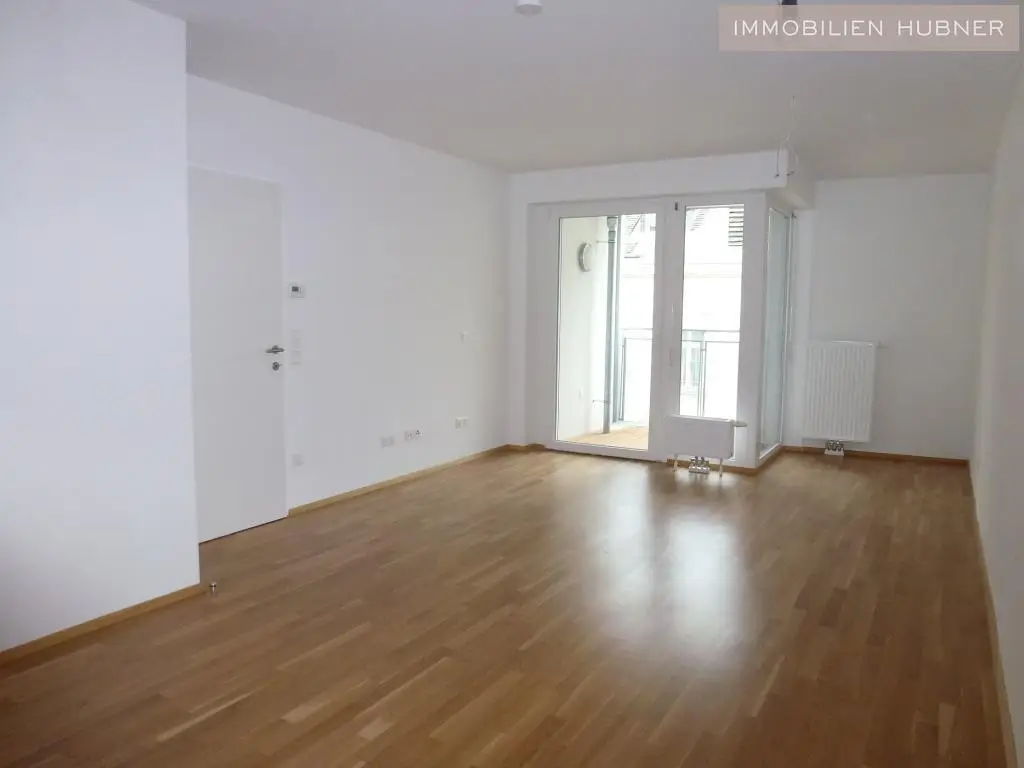 Bright new build apartment with loggia and excellent transport links
