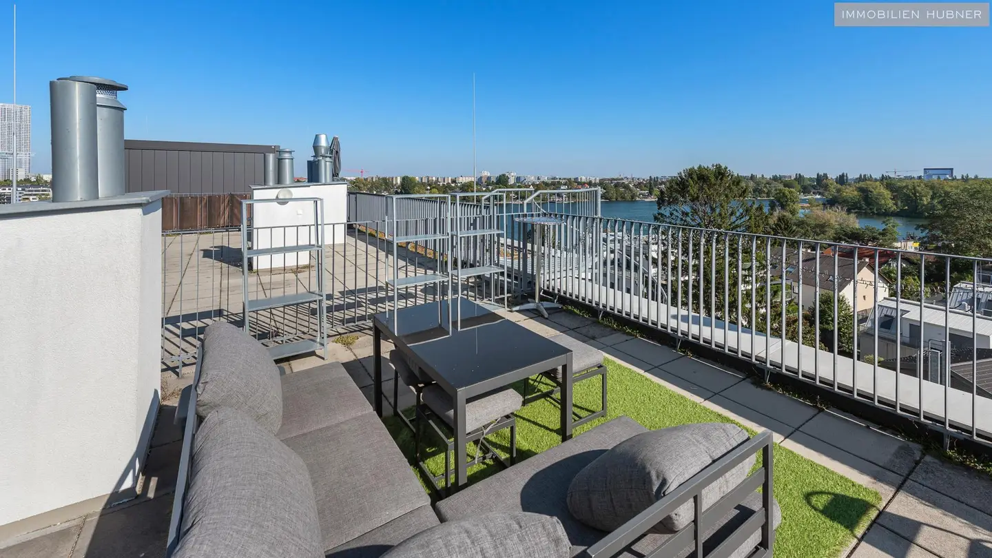 Maisonettewohnung with private roof terrace and view of the Alte Donau