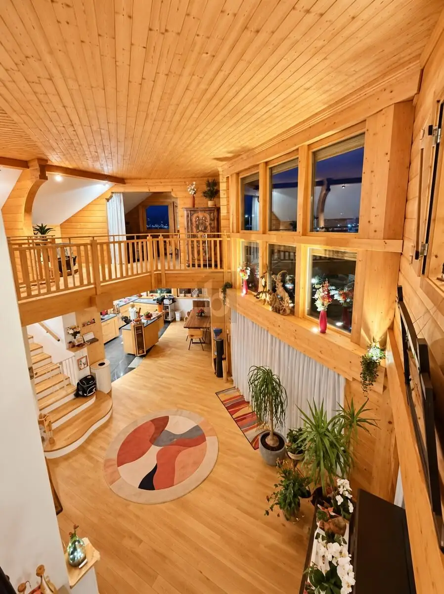 Architektonisches Unikat mit Luxuspool und Garten Familienwohnung