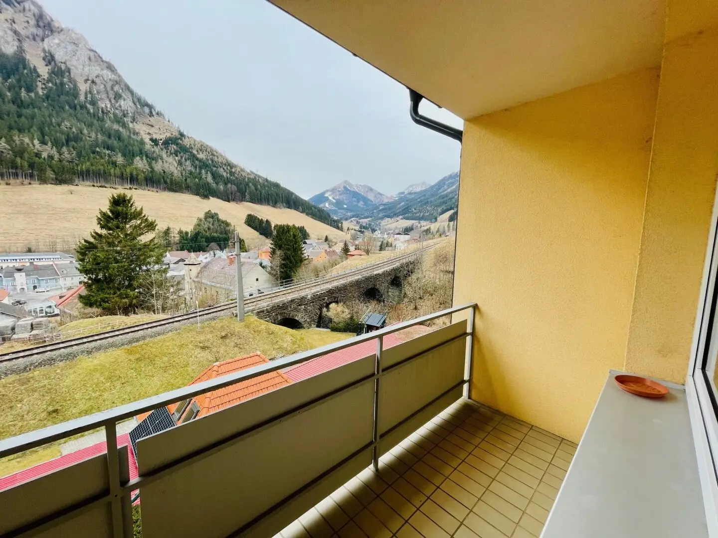 AB NOVEMBER: Erstbezug nach Generalsanierung | 3 Zimmer | Loggia