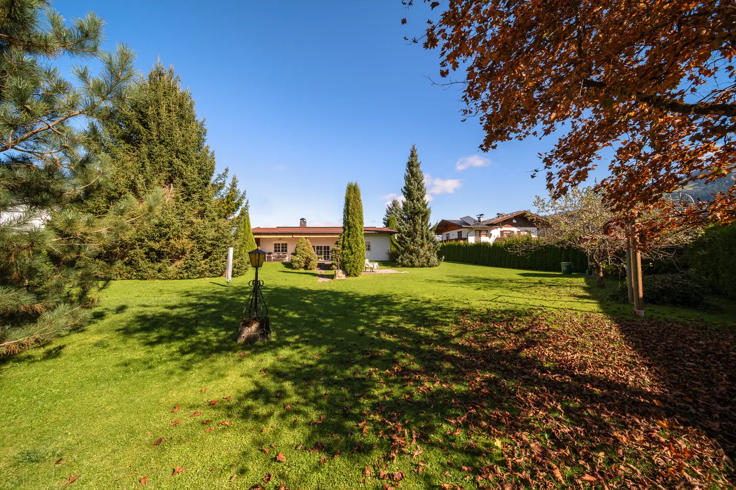 Large building plot with approved plan ideal for Familienwohnung