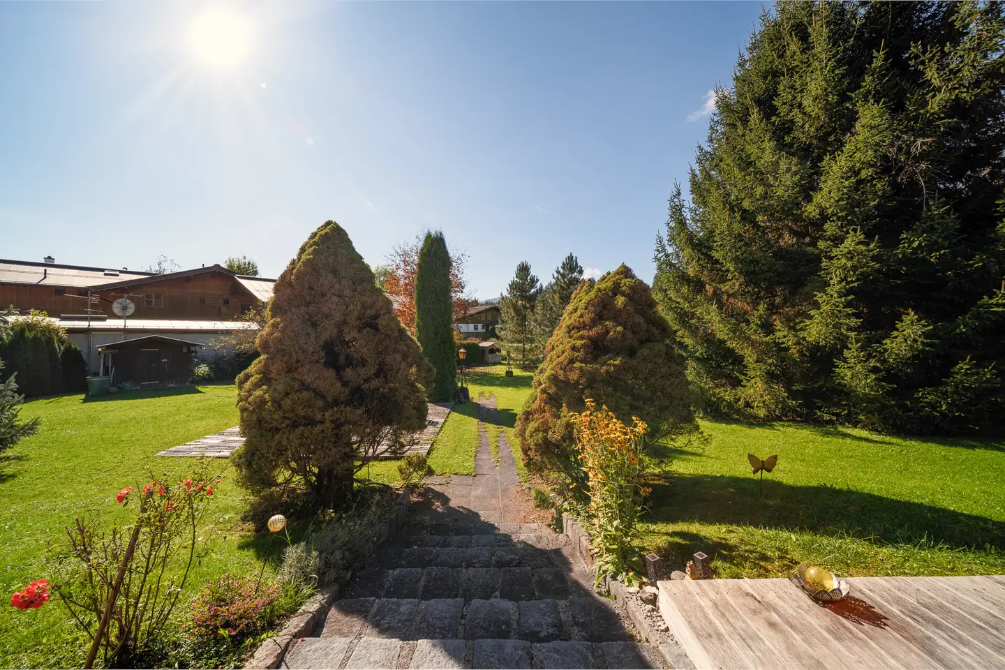 Large building plot with approved plan ideal for Familienwohnung