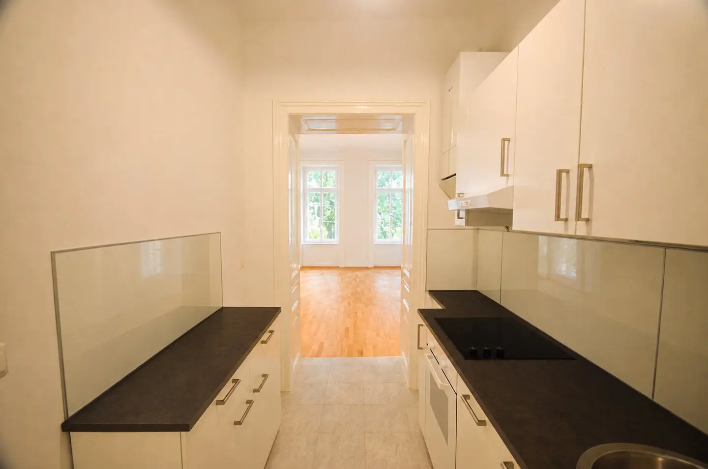 Old building charm in the 3rd District, classic living, modernly renovated