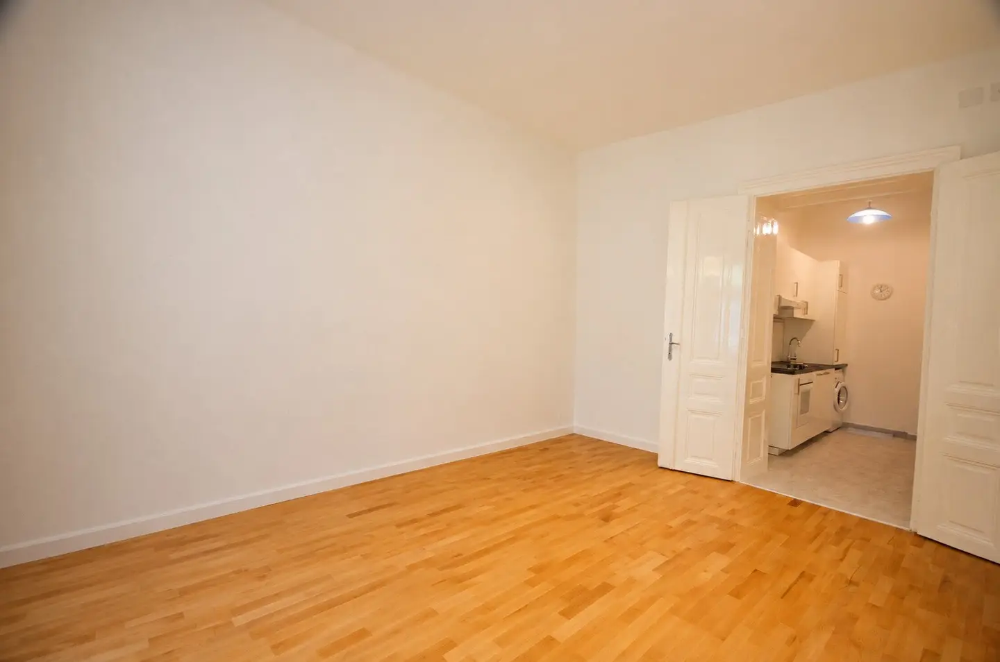 Old building charm in the 3rd District, classic living, modernly renovated